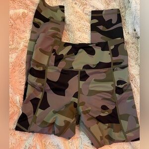 Zyia Active Camo Pocket Leggings